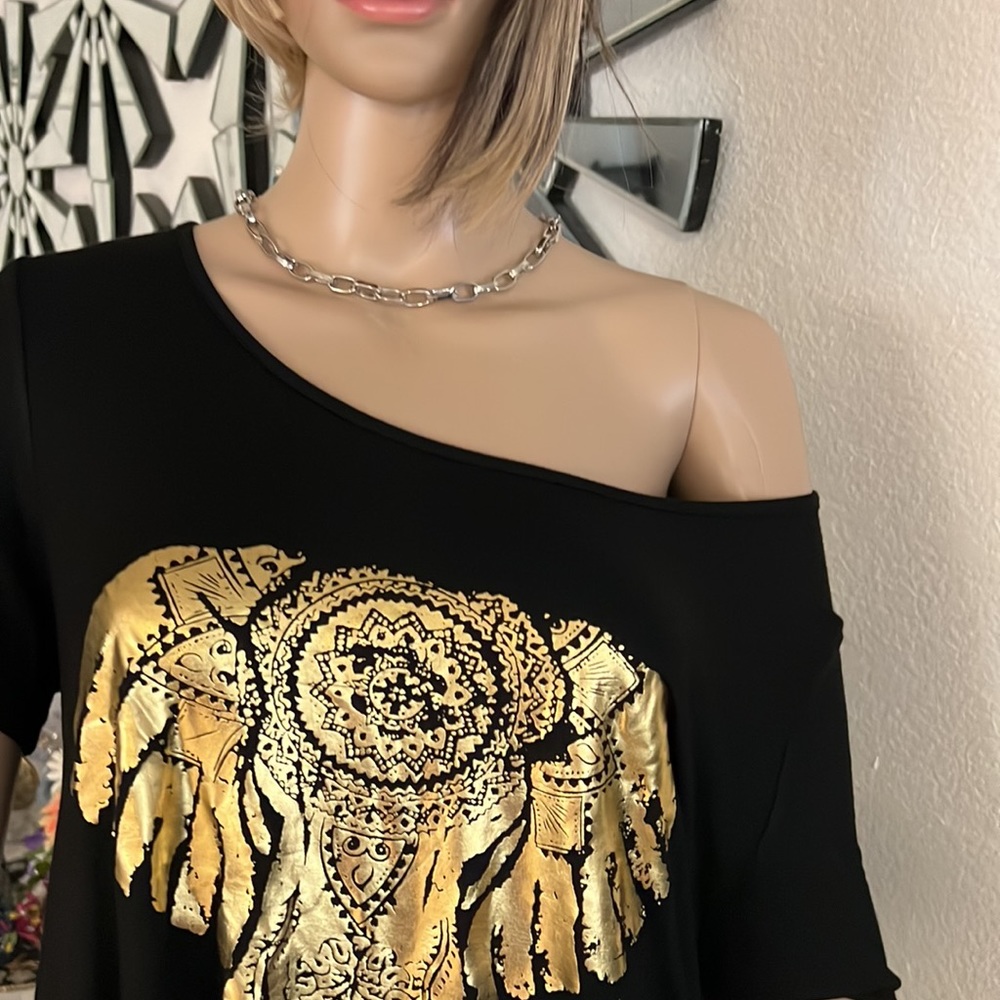 41- (NWNT) (L.A SOUL) ladies fashion Tops with shiny elephant, print ,size M